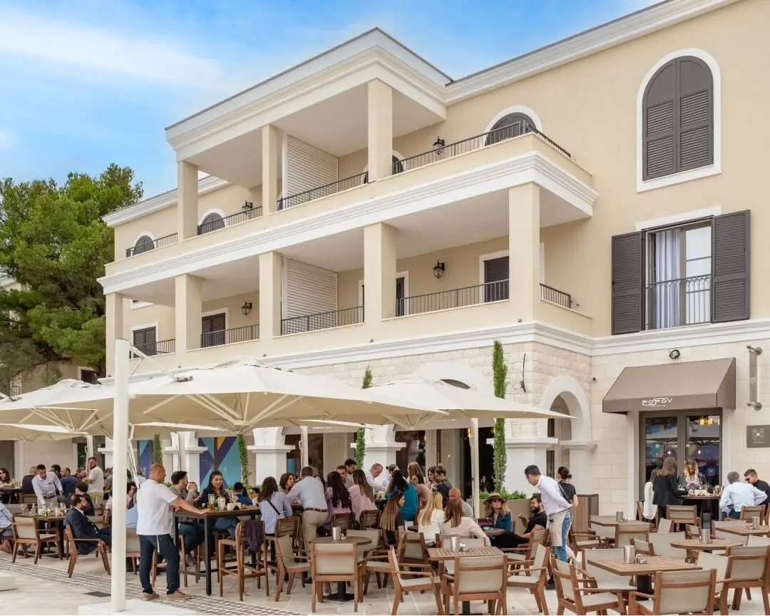 Popov Premium Pub — Luštica Centrala
